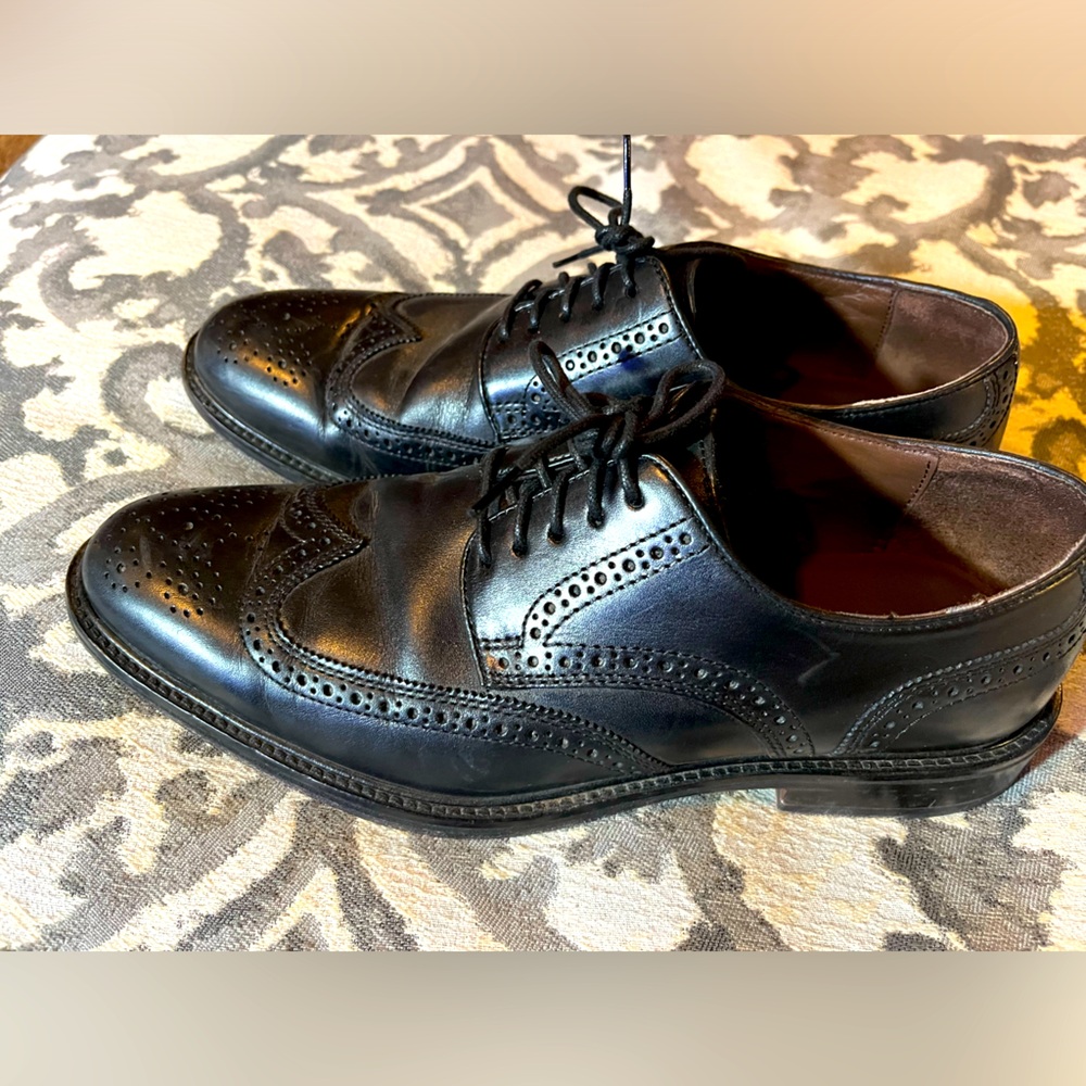 Johnston and Murphy Wingtips Size 9